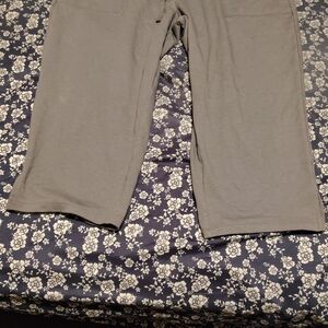 St. John's Bay Gray Capri Lounge Pants